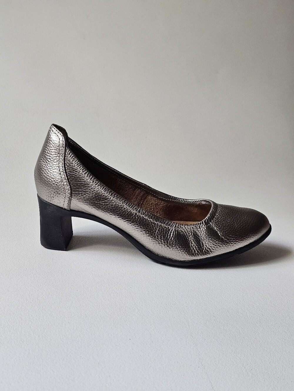 Clarks Collection Neiley Pearl Pewter Metallic Leather Block Heel Pumps 9.5 Wide - Picture 11 of 12
